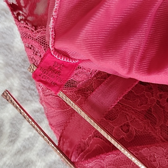 🔴SOLD🔴 Vintage Vanity Fair Hand Dyed Slip in Viva Magenta Size 34 - Picture 7 of 16